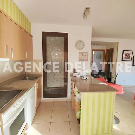 Appartement Tranquille Avec Piscine Commune Pres Du Centre
