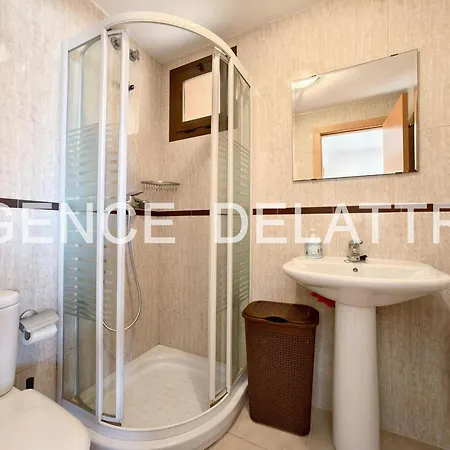 Appartement Tranquille Avec Piscine Commune Pres Du Centre Apartament